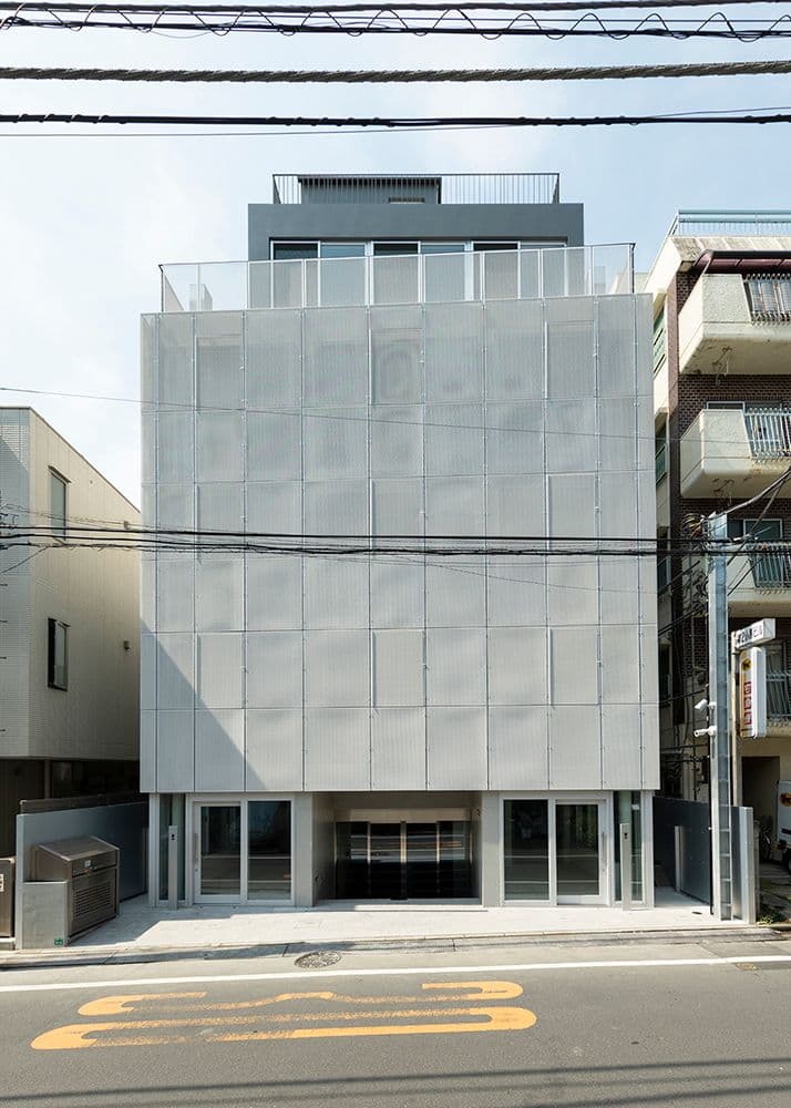 A.O.T. (AND-ON-TERRACE) 4