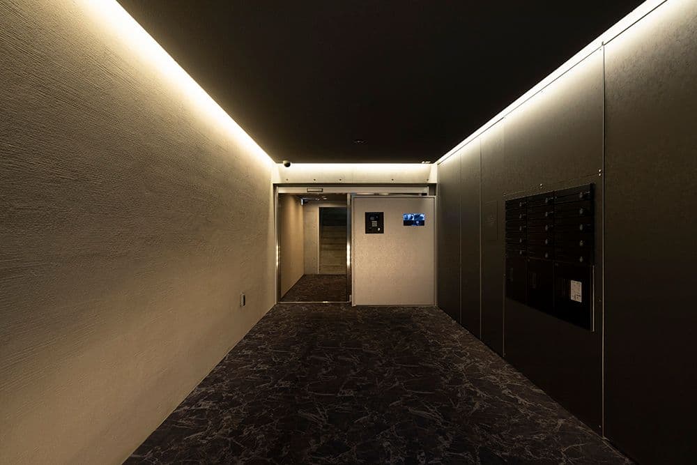 A.O.T. (AND-ON-TERRACE) 5