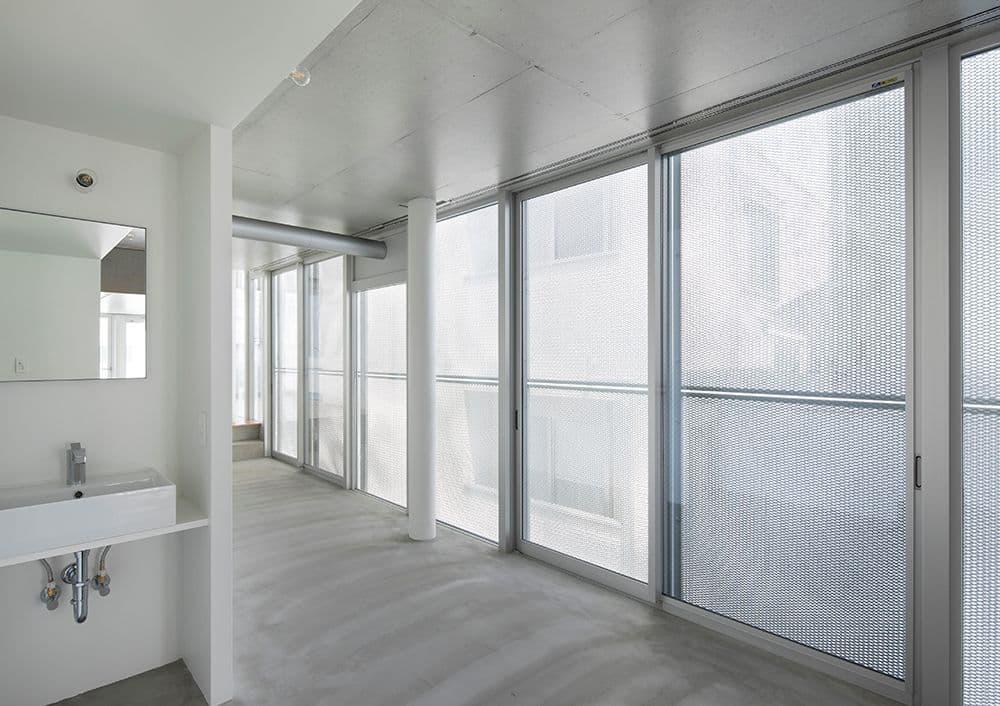 A.O.T. (AND-ON-TERRACE) 7