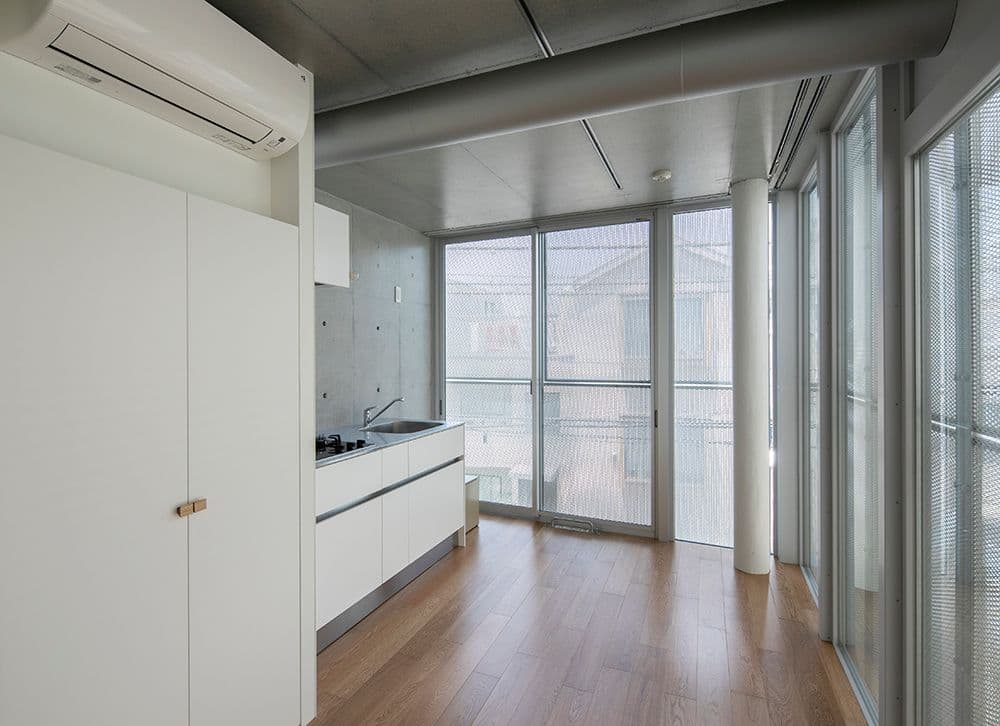 A.O.T. (AND-ON-TERRACE) 8