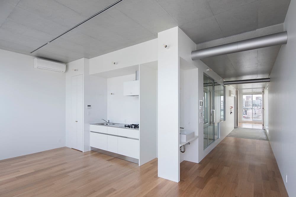 A.O.T. (AND-ON-TERRACE) 9