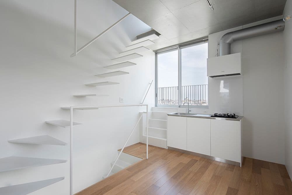 A.O.T. (AND-ON-TERRACE) 11