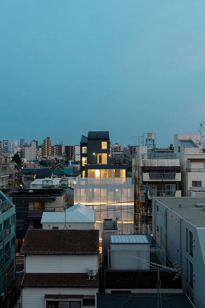 A.O.T. (AND-ON-TERRACE) 15