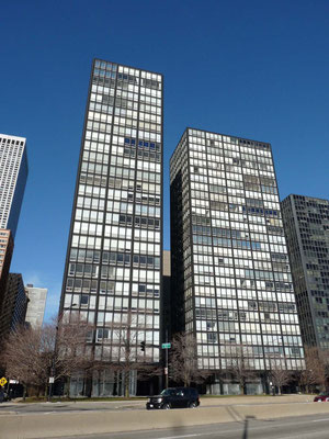 ガラスのスカイスクレーパー案